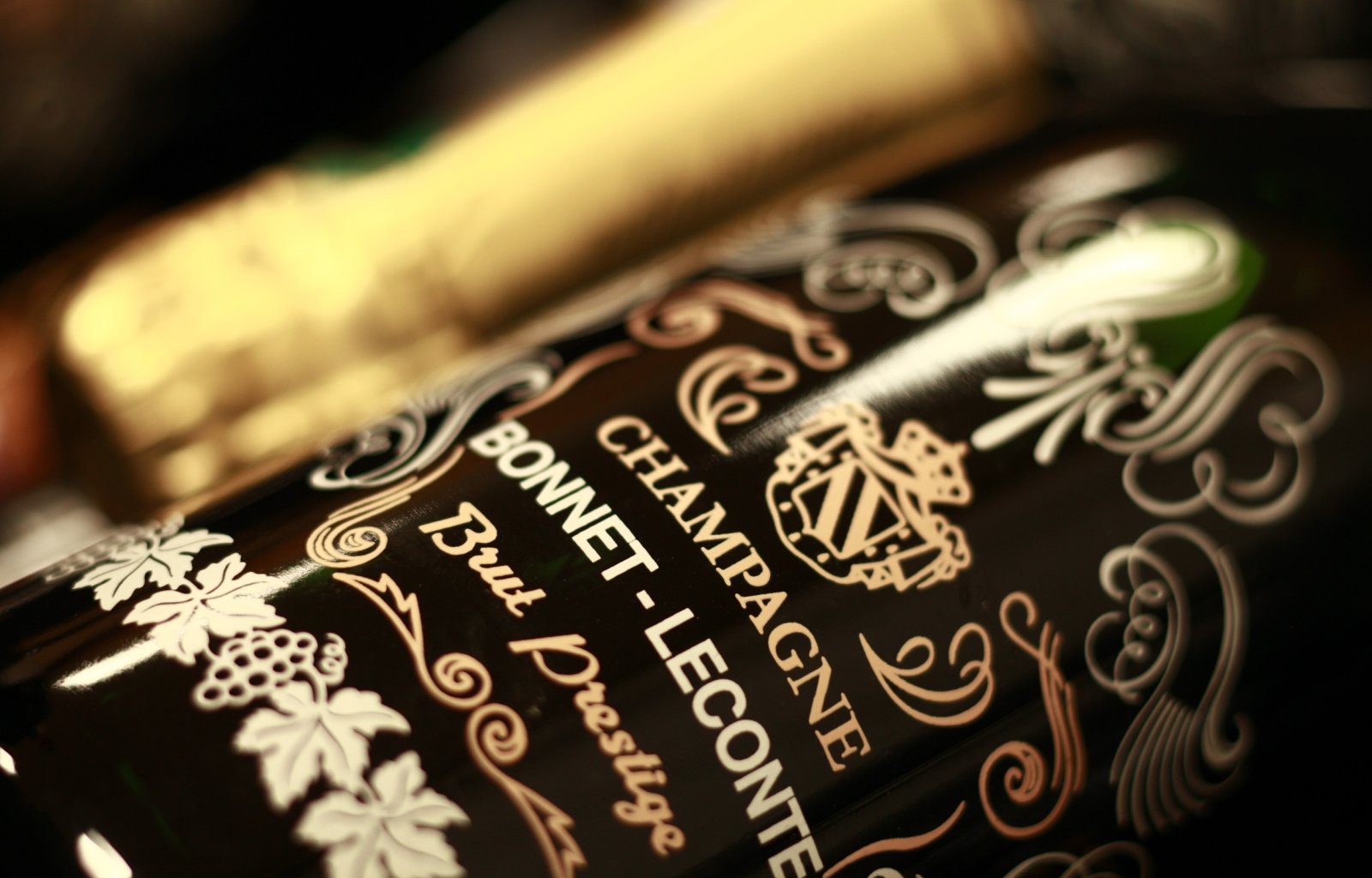 Close-up of the Bonnet-Leconte Champagne Prestige silk-screened bottle